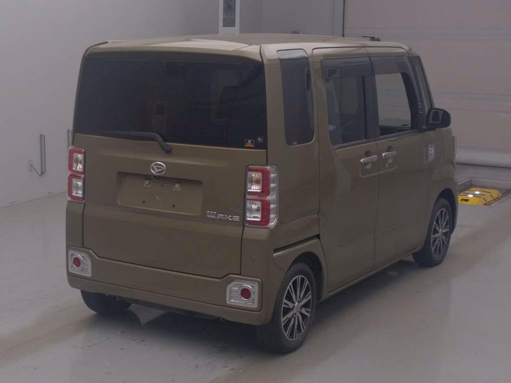 DAIHATSU WAKE