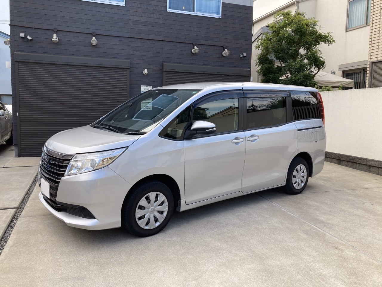 TOYOTA NOAH