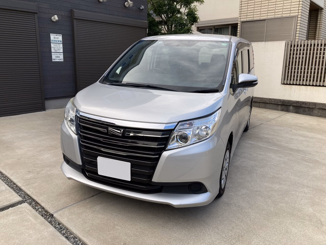 TOYOTA NOAH
