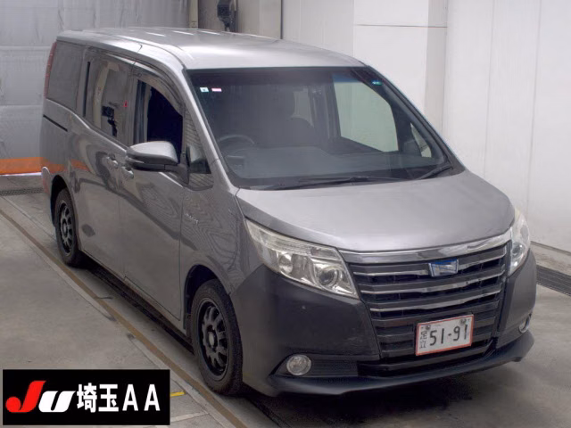 TOYOTA NOAH