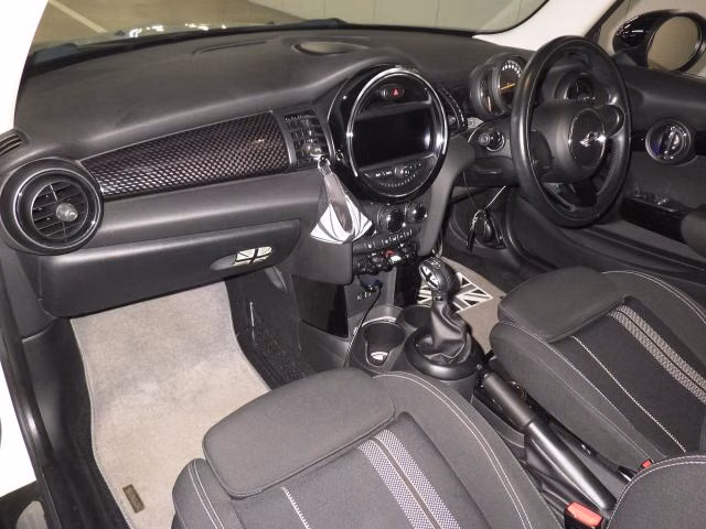 MINI HATCH
