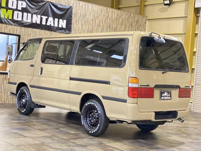 TOYOTA REGIUS ACE