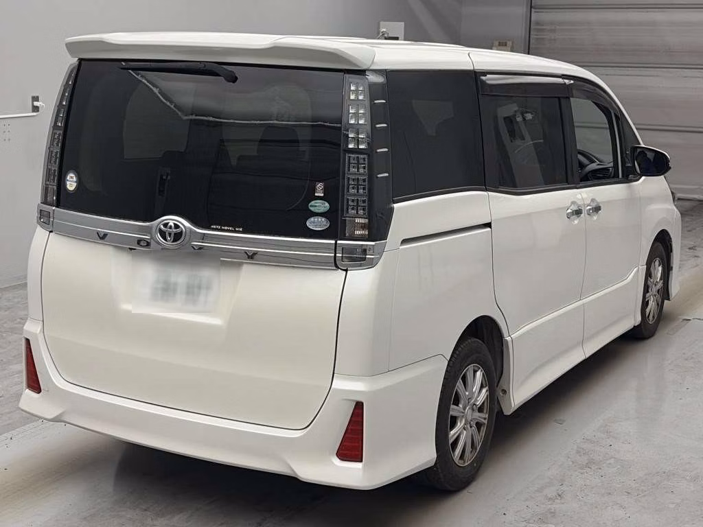 TOYOTA VOXY