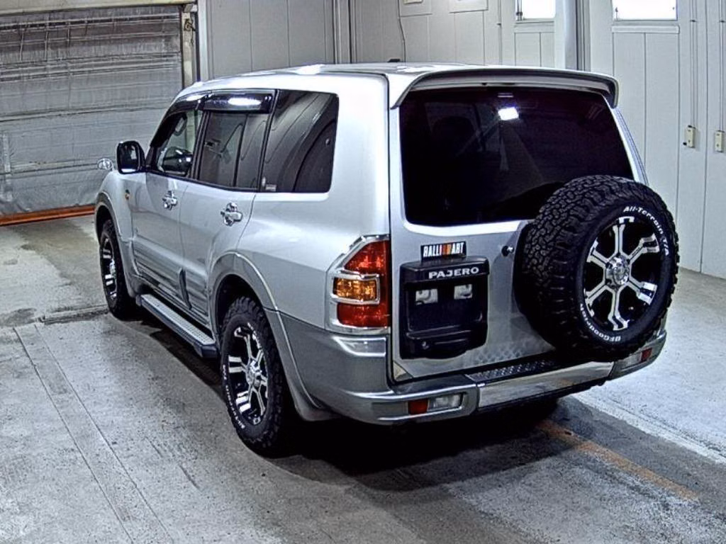 MITSUBISHI PAJERO