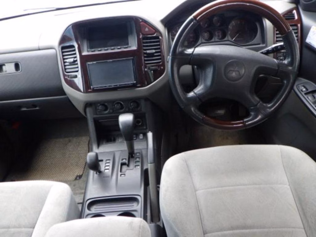 MITSUBISHI PAJERO