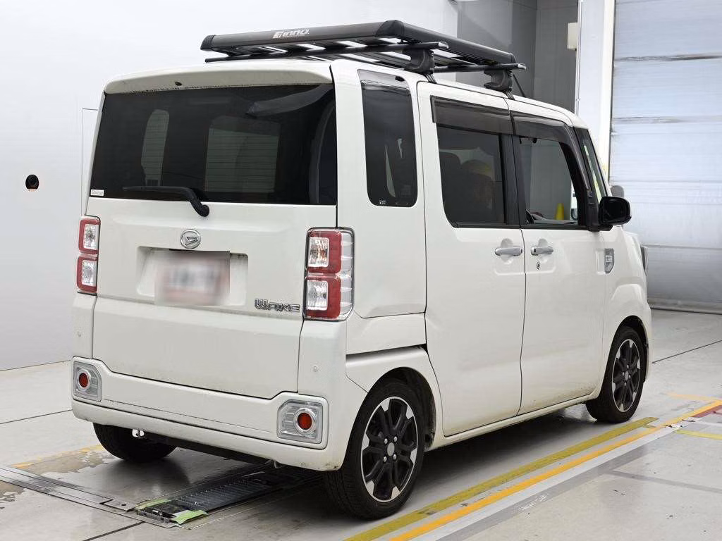 DAIHATSU WAKE