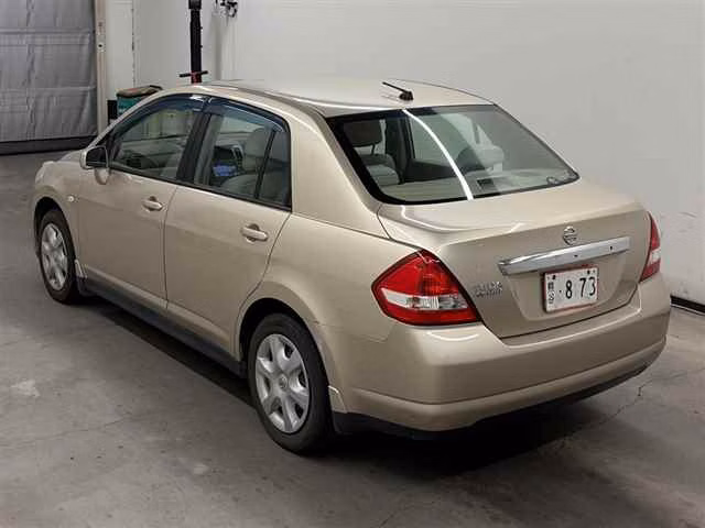 NISSAN TIIDA LATIO