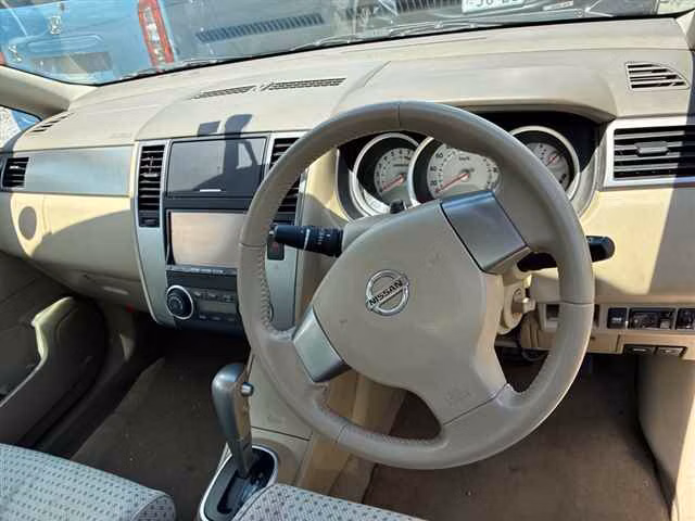 NISSAN TIIDA LATIO