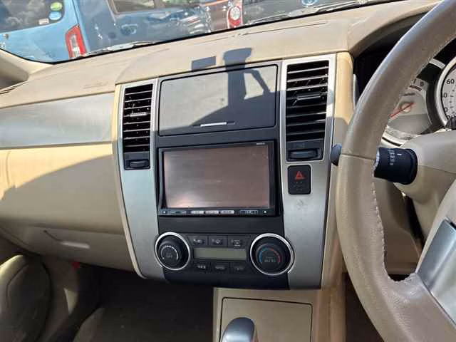 NISSAN TIIDA LATIO