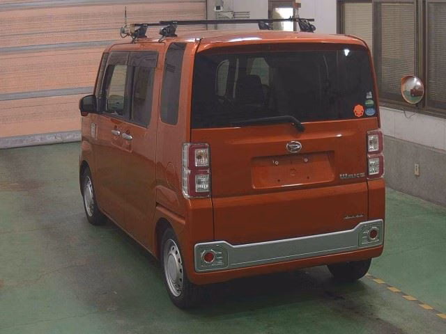 DAIHATSU WAKE