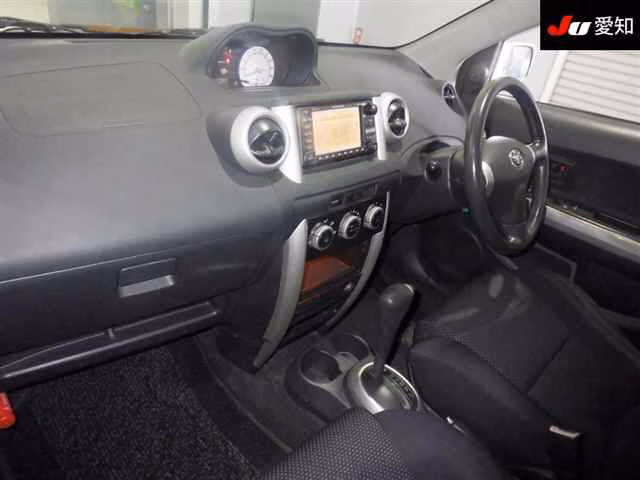 TOYOTA IST