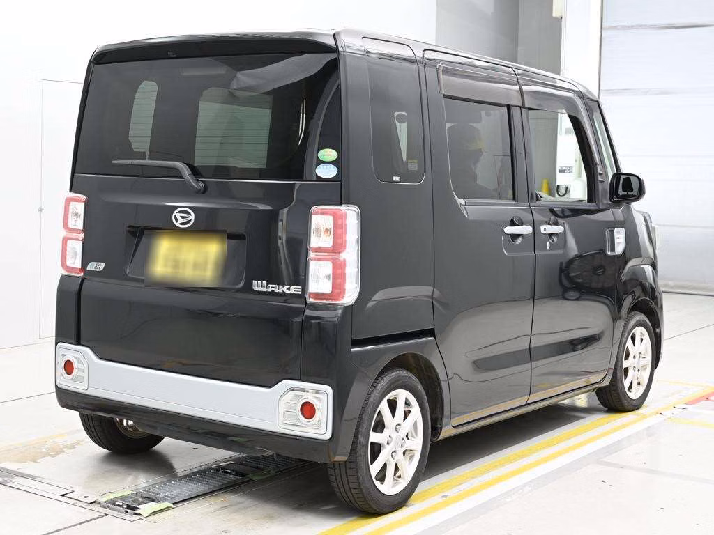 DAIHATSU WAKE