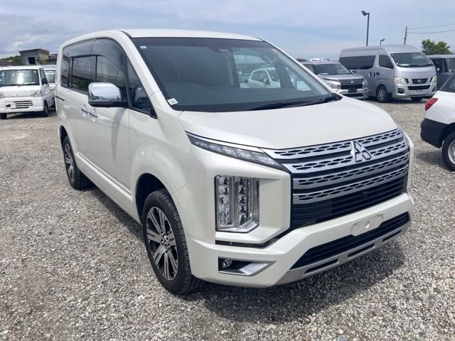 MITSUBISHI DELICA D:5