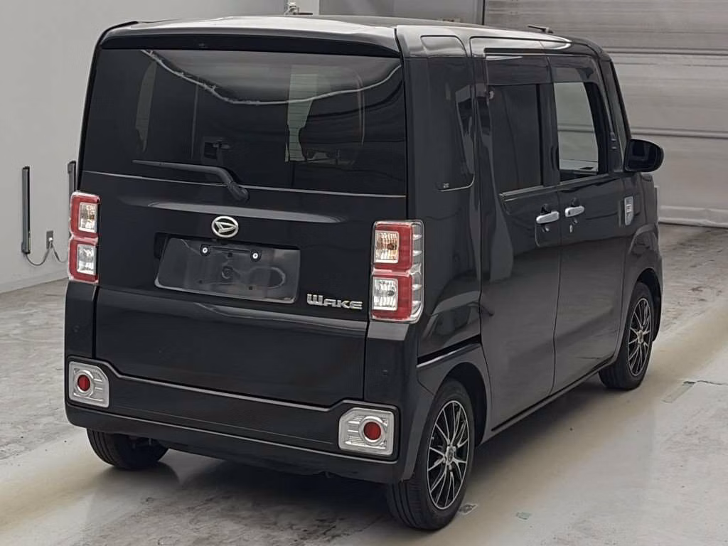 DAIHATSU WAKE
