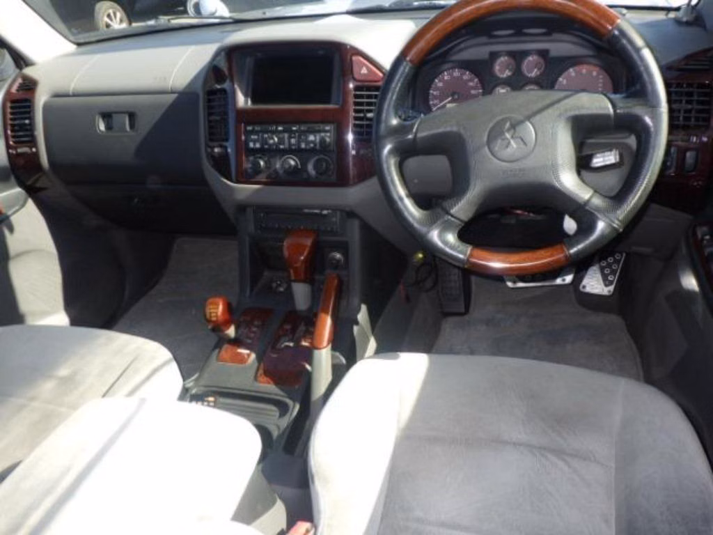 MITSUBISHI PAJERO