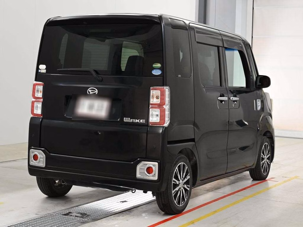 DAIHATSU WAKE