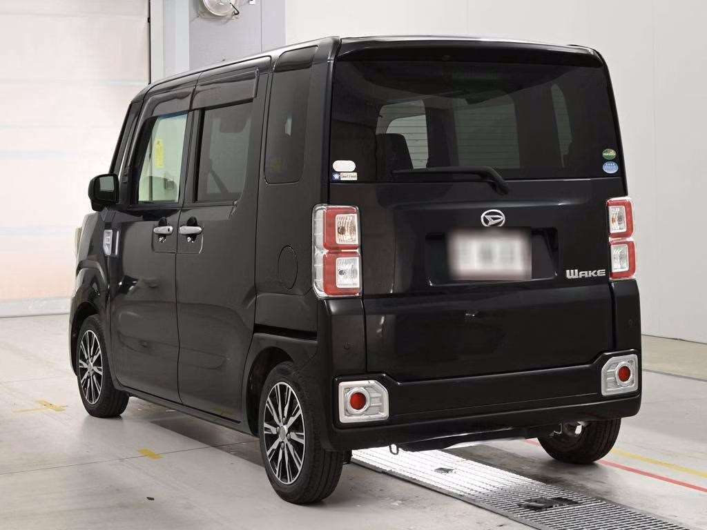 DAIHATSU WAKE