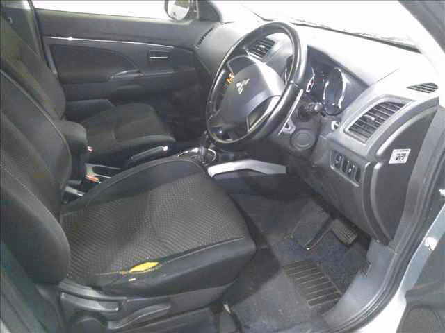 MITSUBISHI RVR