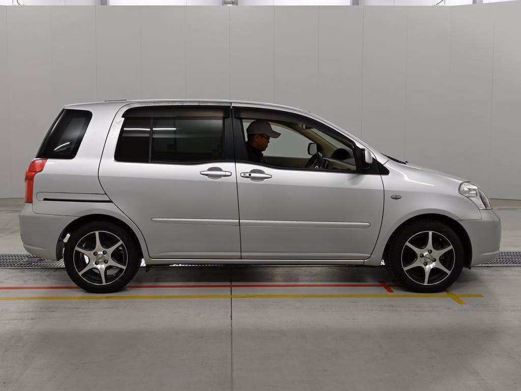 TOYOTA RAUM