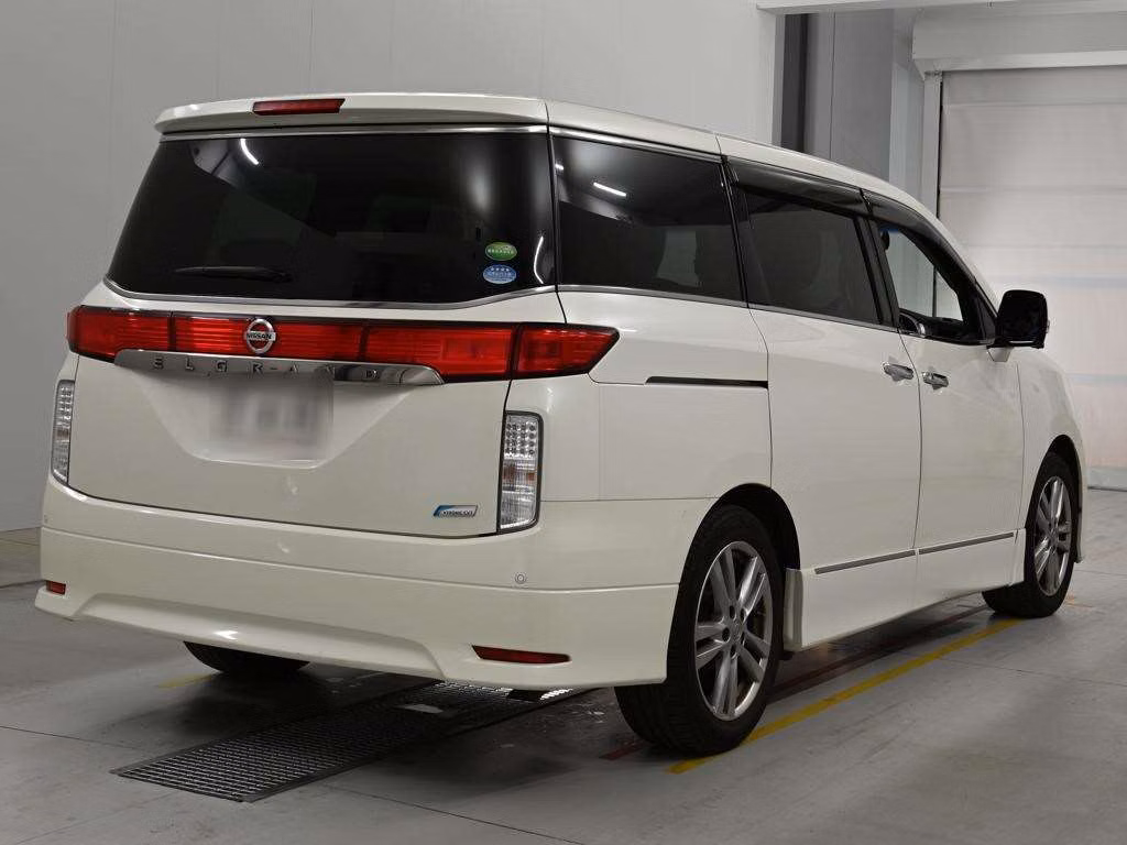 NISSAN ELGRAND