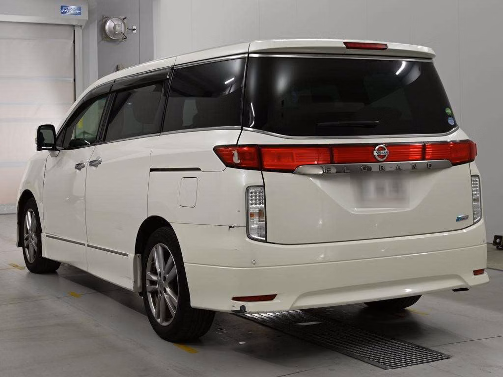 NISSAN ELGRAND