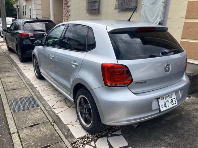 VOLKSWAGEN POLO