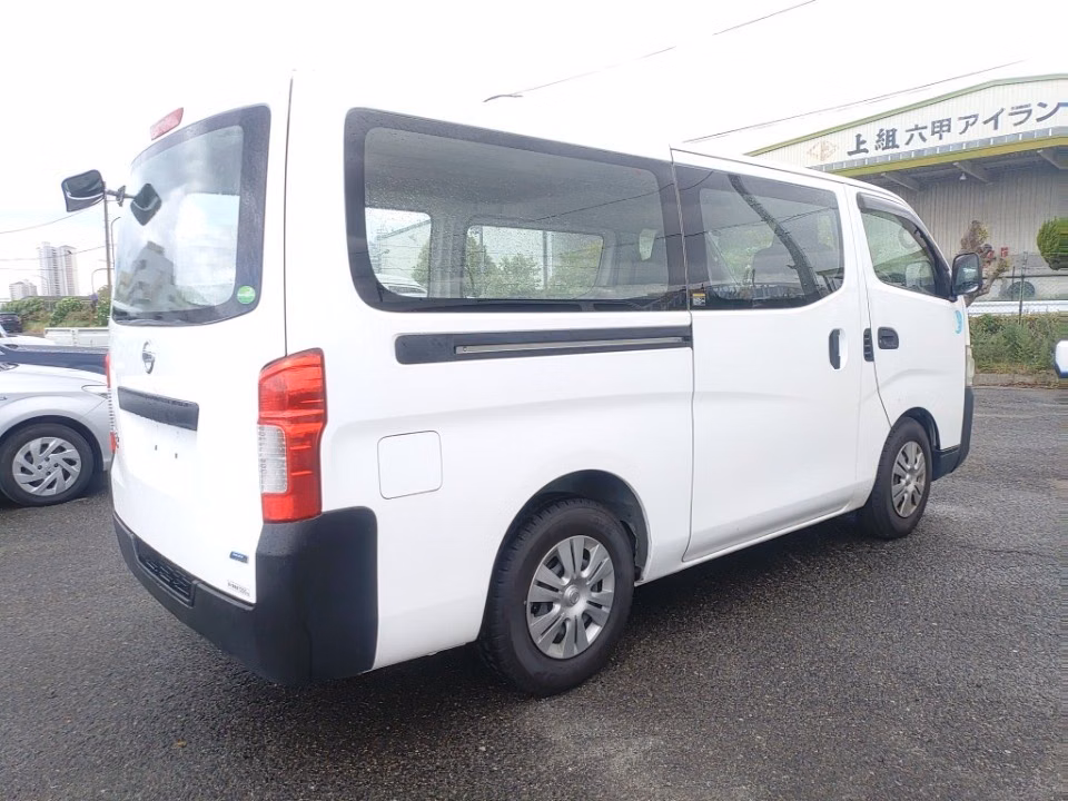 NISSAN NV350 CARAVAN