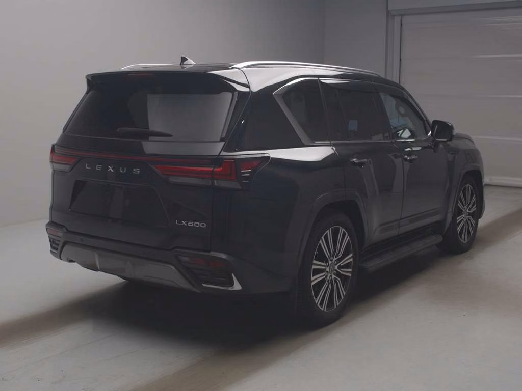 LEXUS LX600