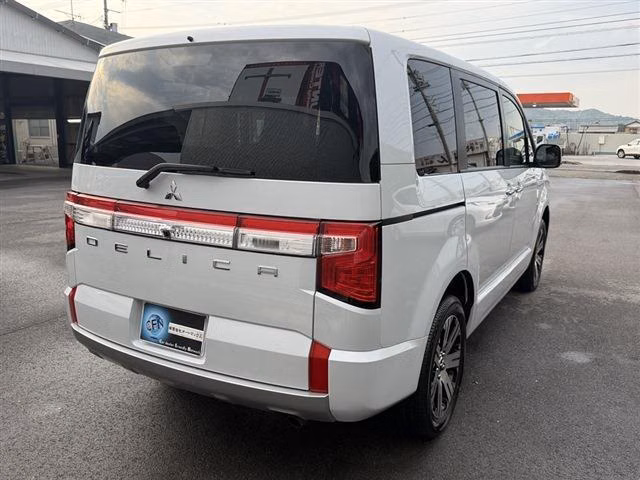 MITSUBISHI DELICA D:5