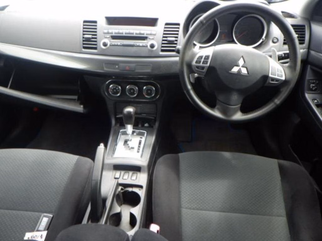 MITSUBISHI LANCER