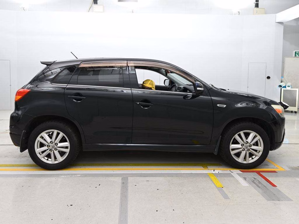 MITSUBISHI RVR
