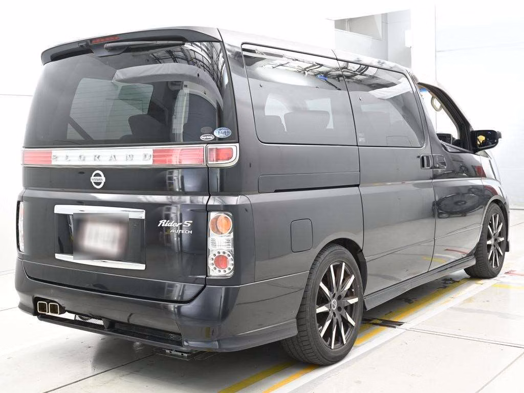 NISSAN ELGRAND