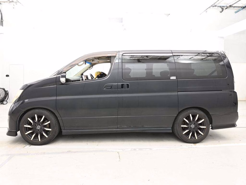 NISSAN ELGRAND