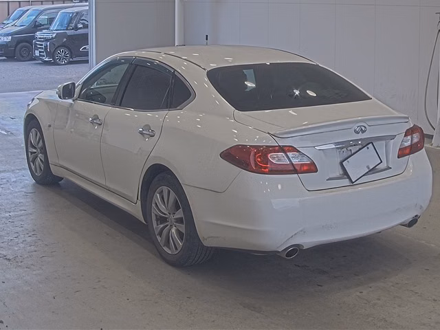 NISSAN FUGA