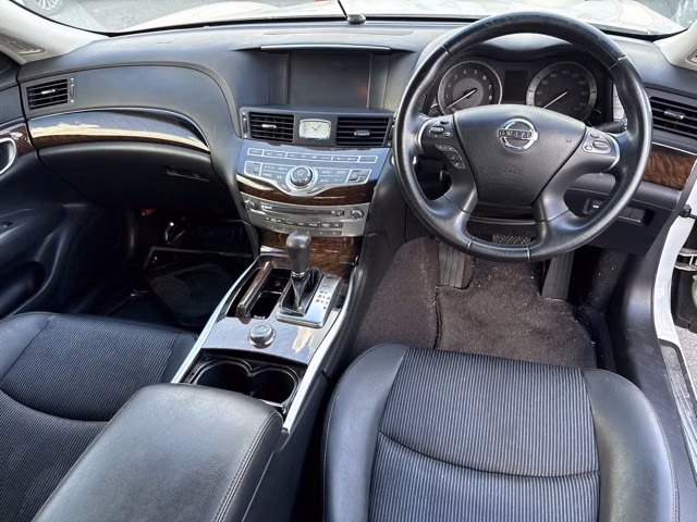 NISSAN FUGA