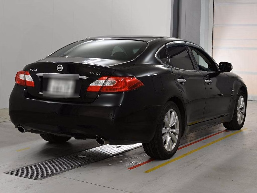 NISSAN FUGA