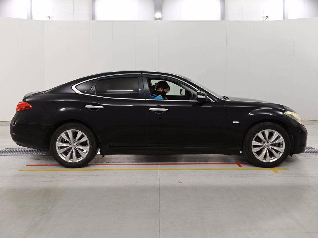 NISSAN FUGA