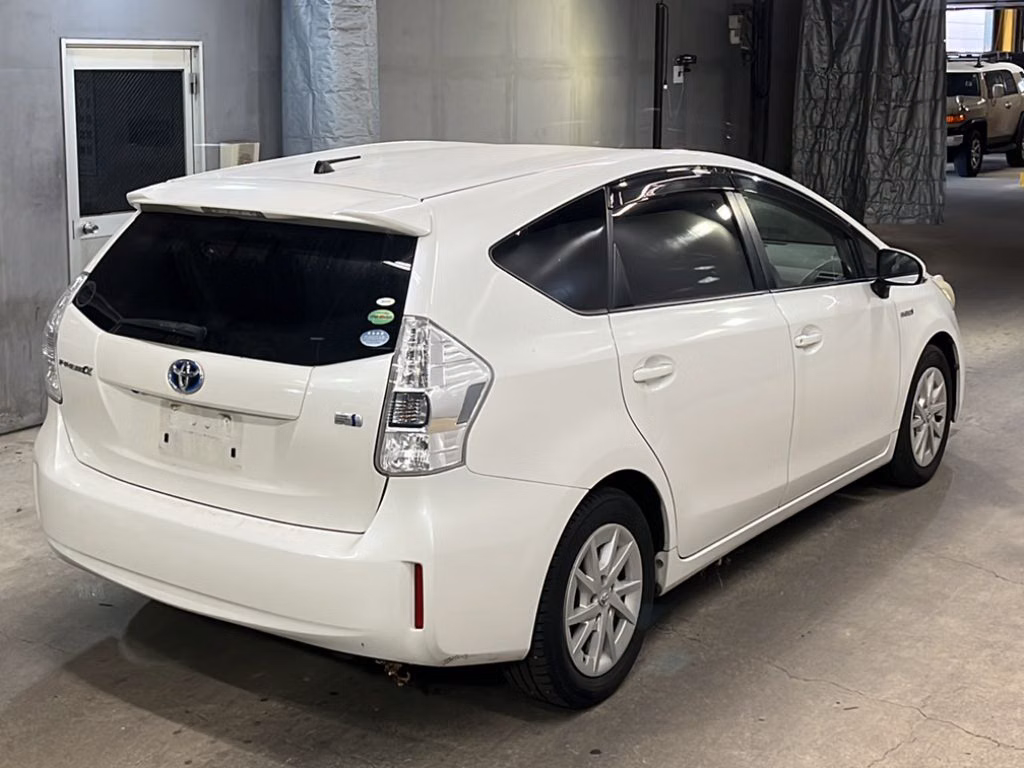 TOYOTA PRIUS ALPHA