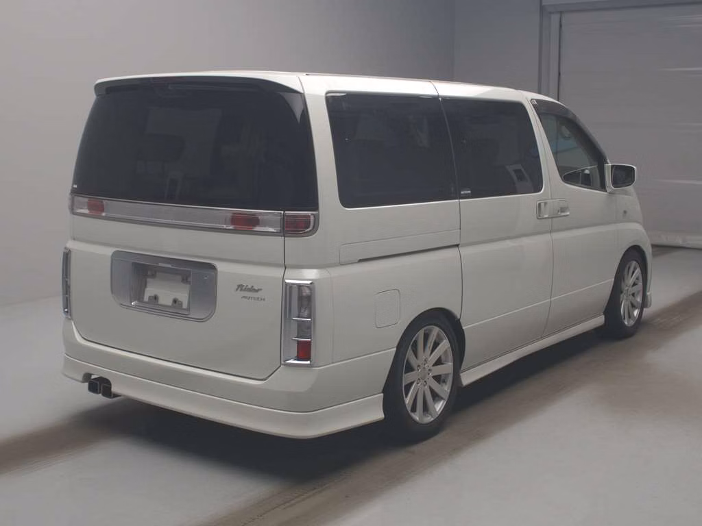 NISSAN ELGRAND