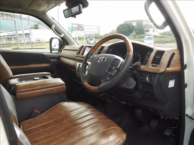 TOYOTA REGIUS ACE