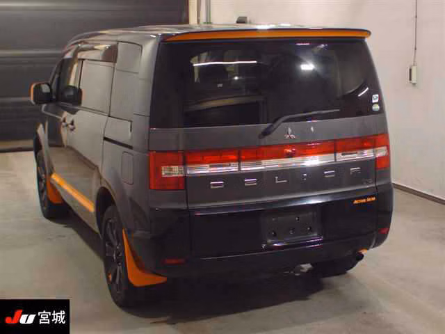 MITSUBISHI DELICA D:5