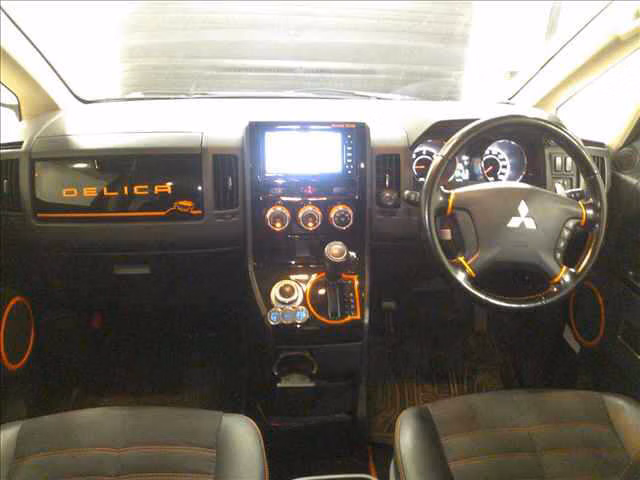MITSUBISHI DELICA D:5