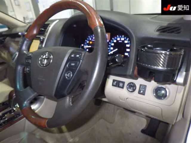 TOYOTA CROWN MAJESTA