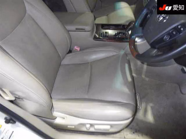 TOYOTA CROWN MAJESTA