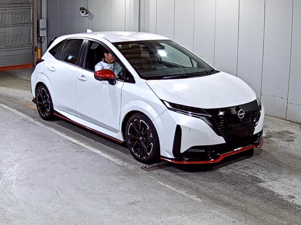 NISSAN AURA