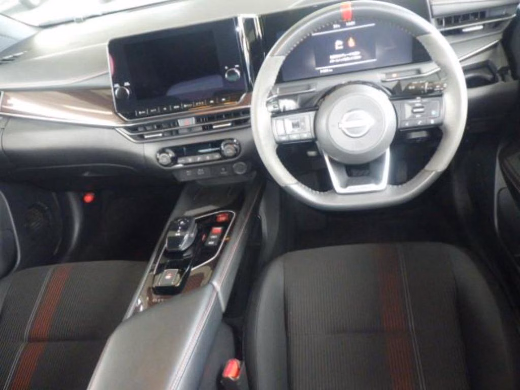 NISSAN AURA