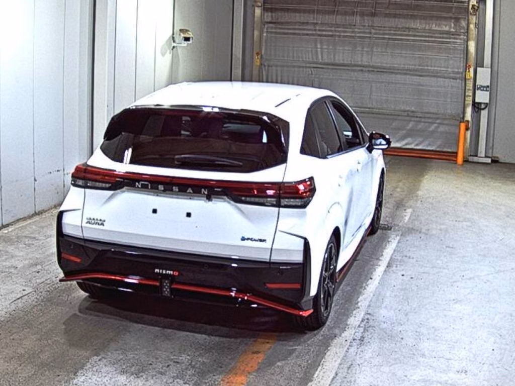 NISSAN AURA