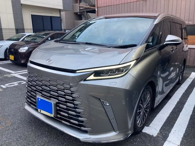 Lexus LM500h