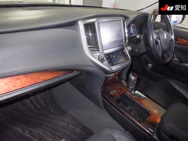 TOYOTA CROWN MAJESTA