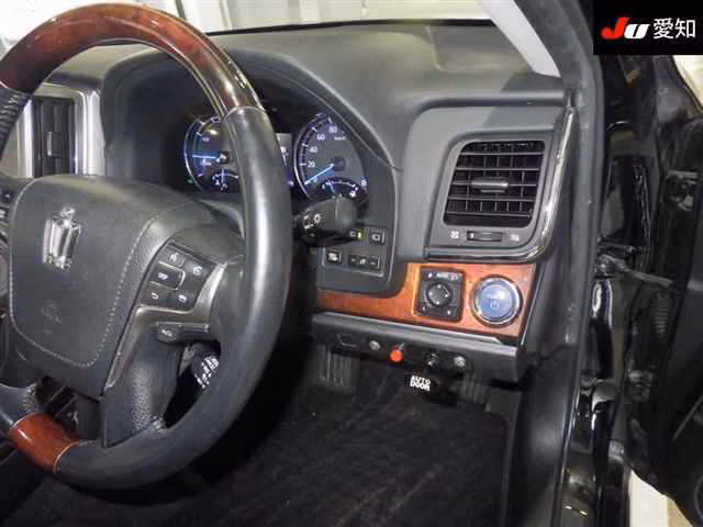 TOYOTA CROWN MAJESTA